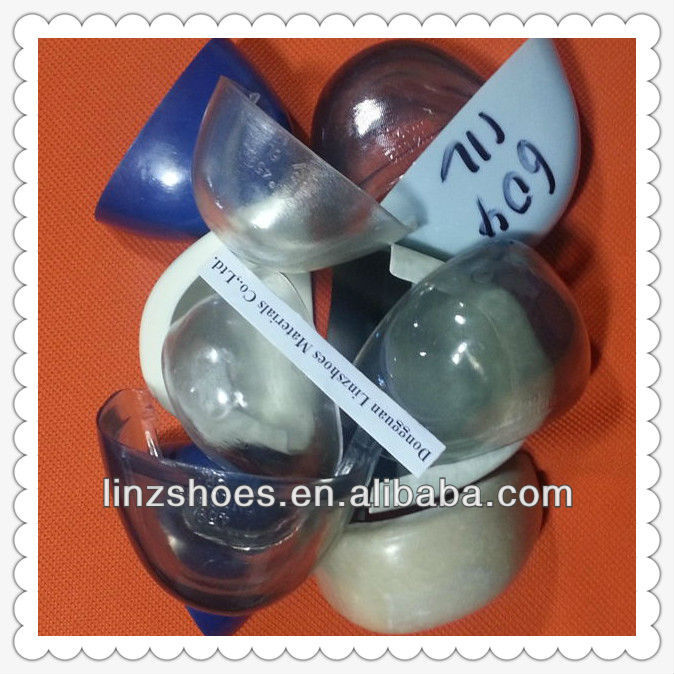 Rubber strip toe cap with plastic material EN12568