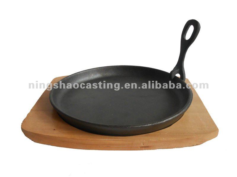 cast iron preseaso<em></em>ned baking pan, vegetable oil