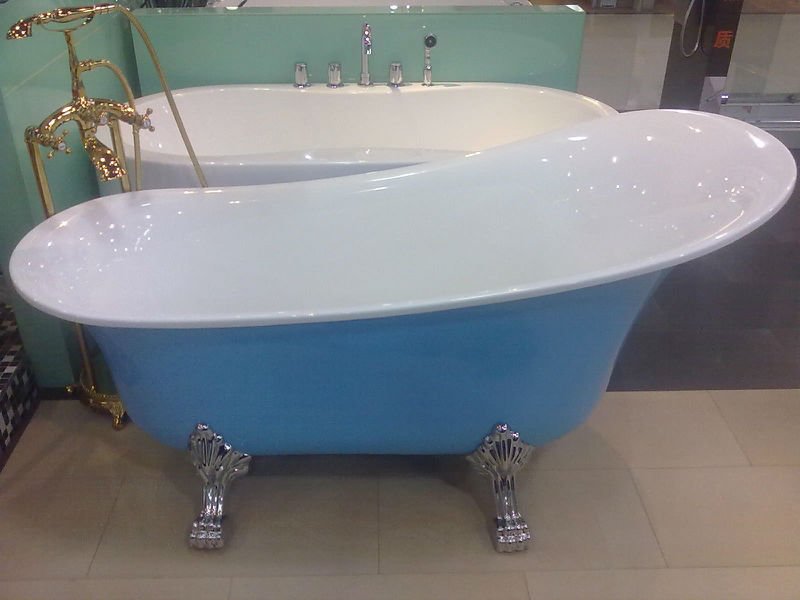 small acrylic clawfoot tub