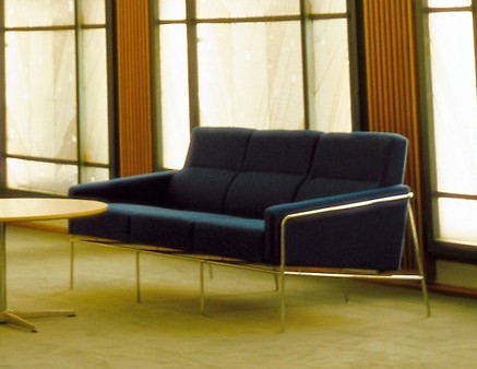 Arne Jacobsen Series 3300 Sofa Chair Arne Jacobsen Series 3300 Sofa Chair