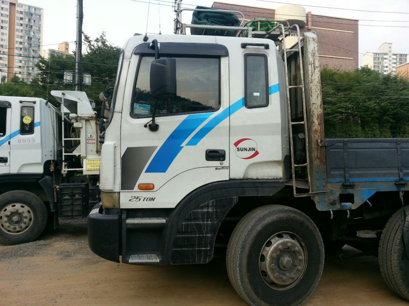 Hyundai cargo truck