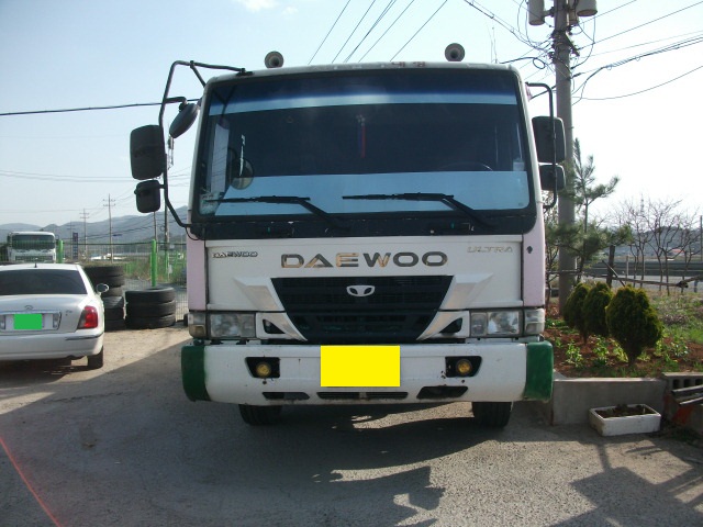 Daewoo cargo truck