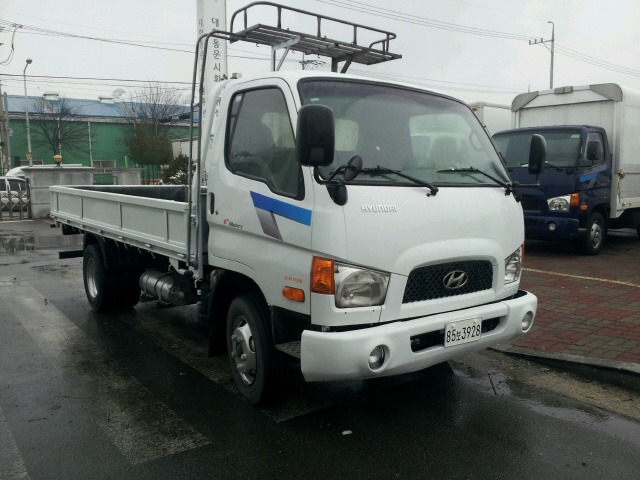 Hyundai cargo truck