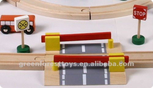 Eisenbahnsets aus Holz, Eisenbahnset aus Holz, Spielzeugfabrik für Holzeisenbahnen