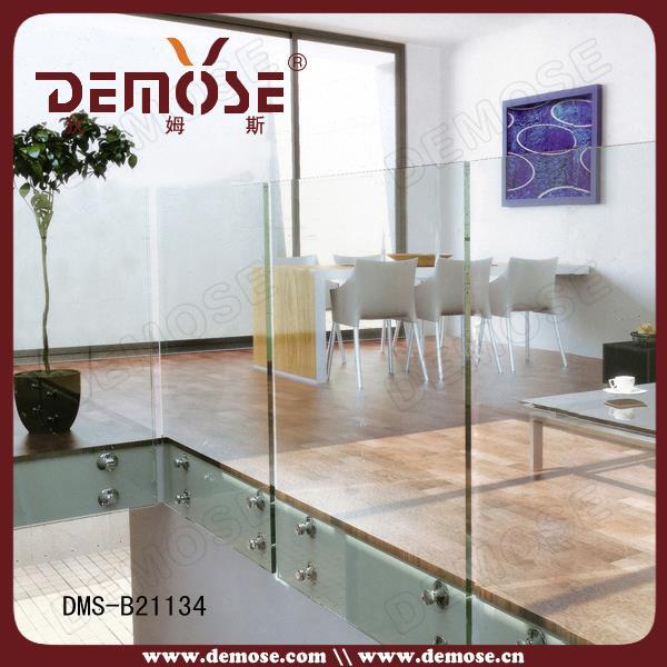 installation de garde-corps en verre sans cadre